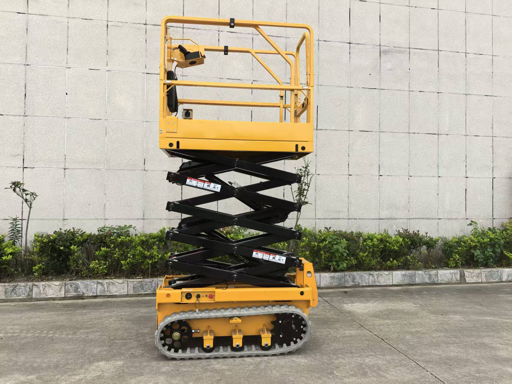 Automated hydraulic level outriggers