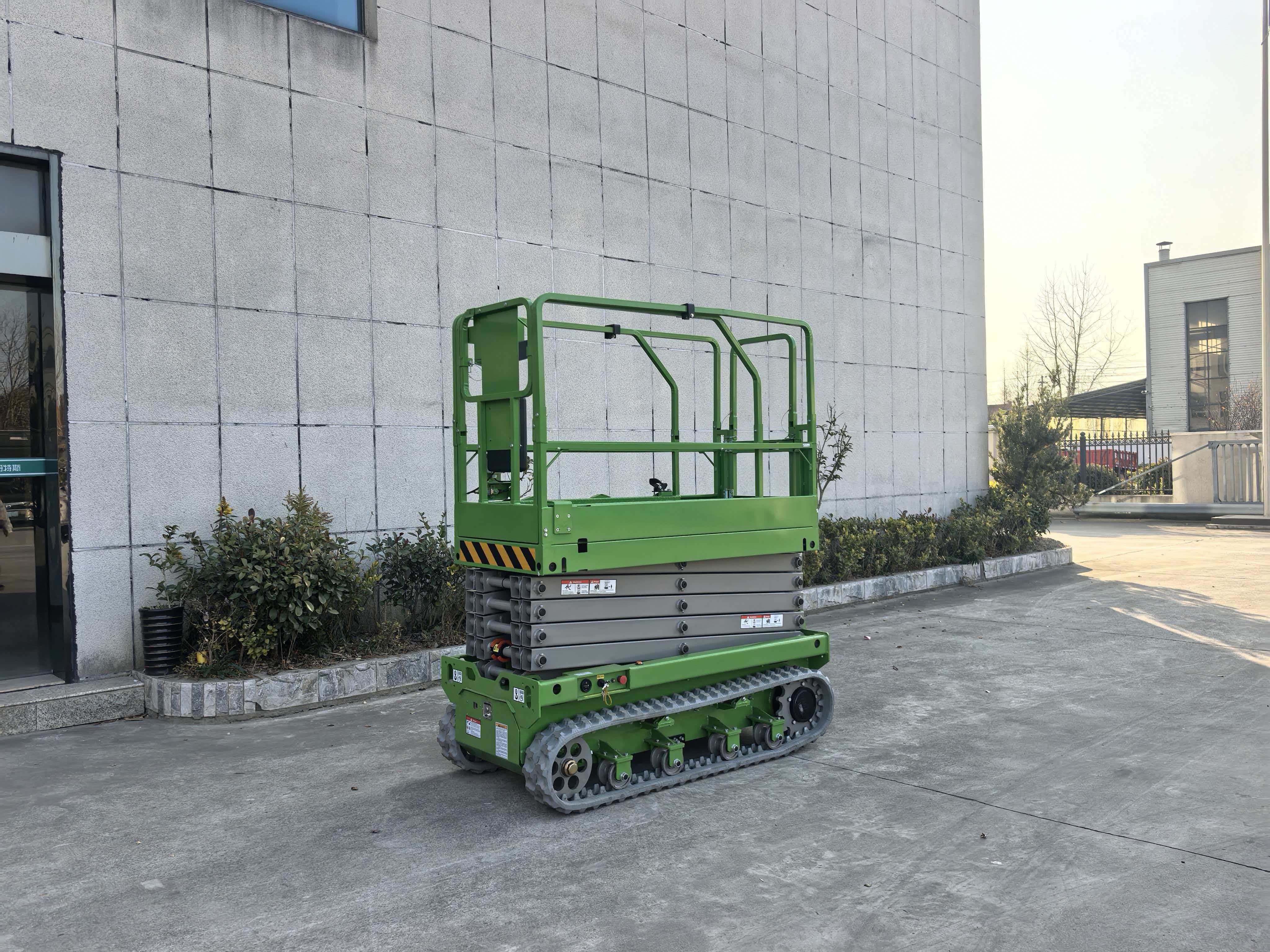 Crawler Scissor Lift CL-12