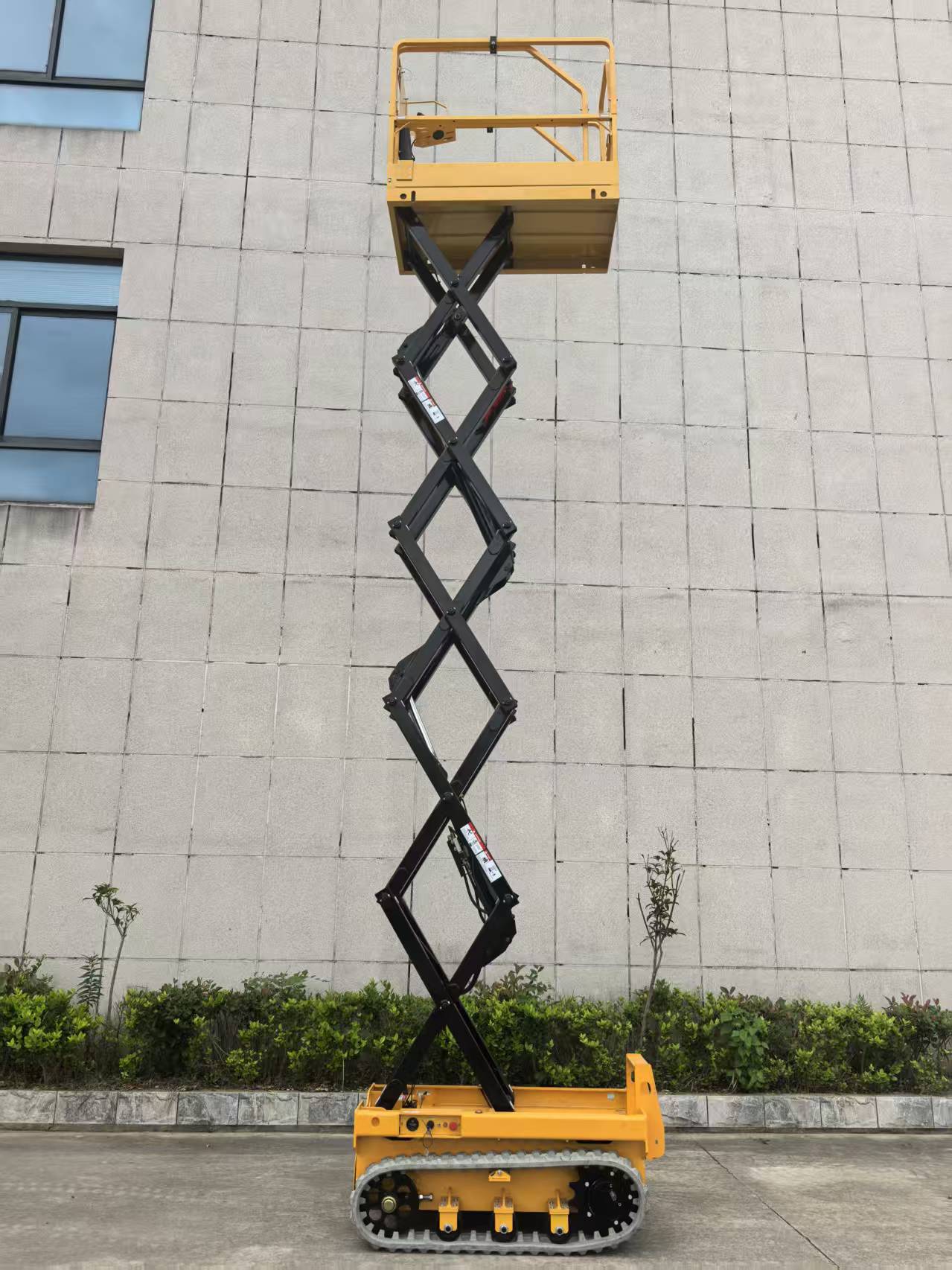 Crawler Scissor Lift Manufacturer