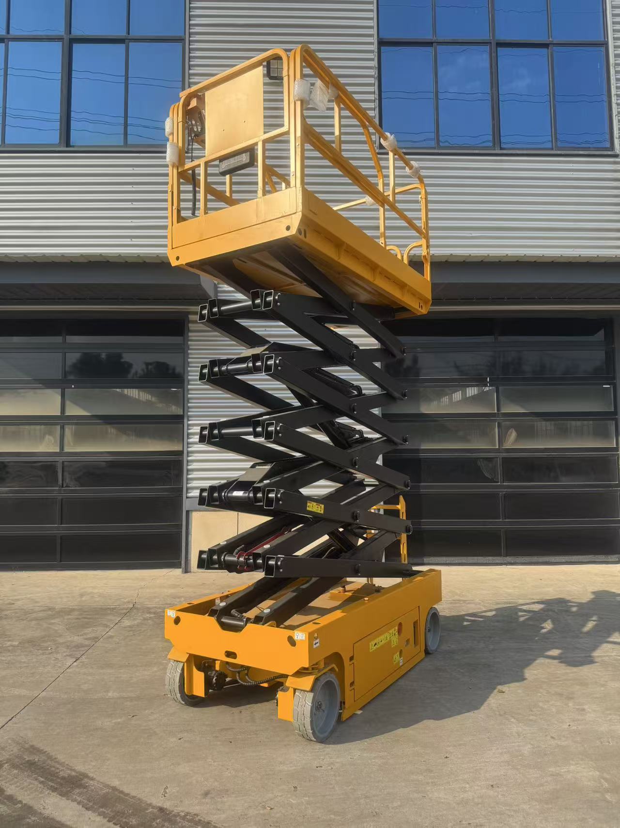 Self-Propelled Scissor Lifts