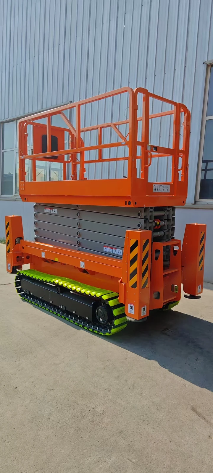 Crawler Scissor Lift GS1012TL main view
