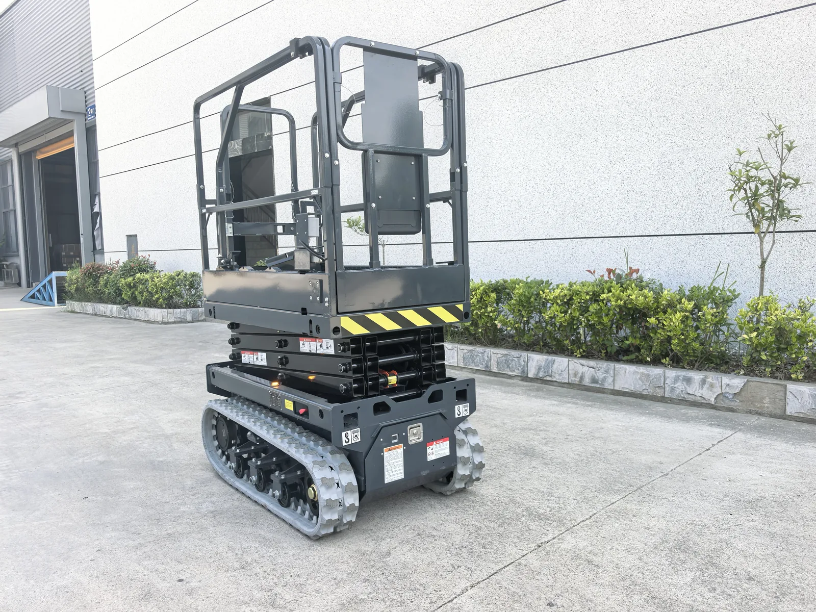 Compact Crawler Scissor Lift Series
