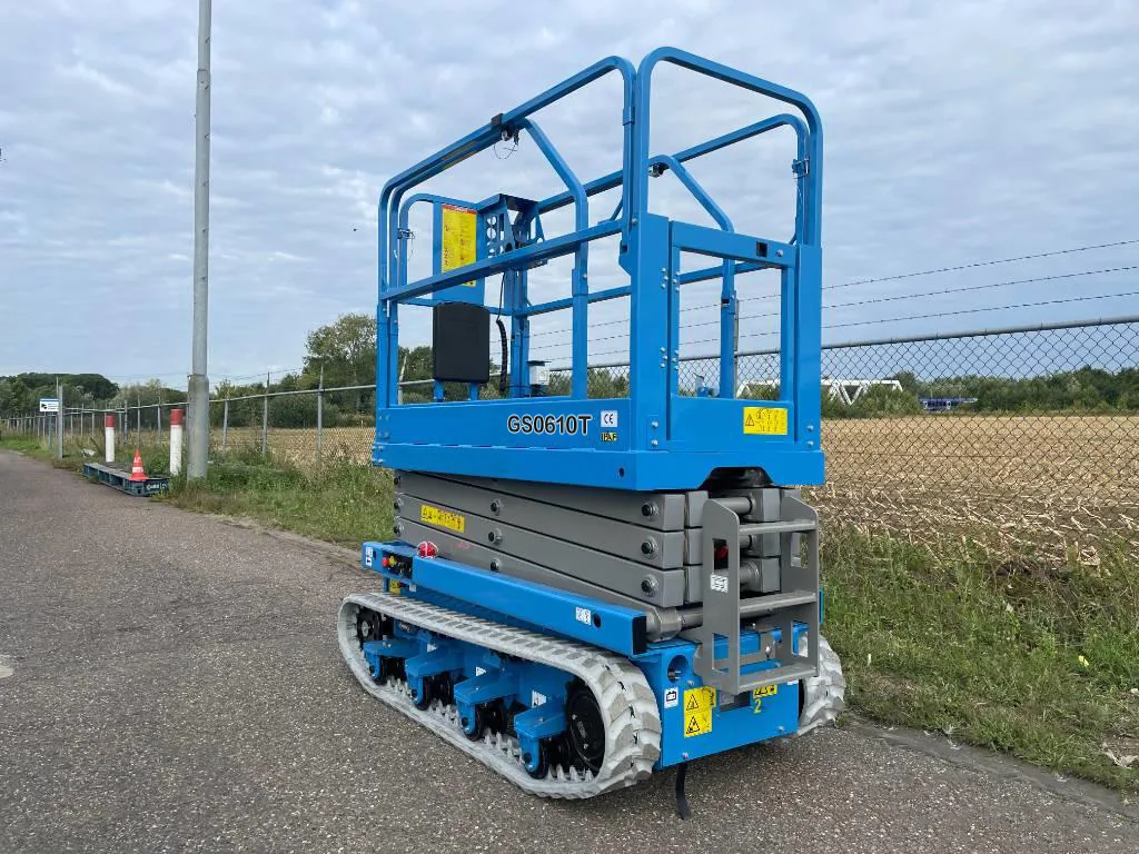 Crawler Scissor Lift GS1212TL main view