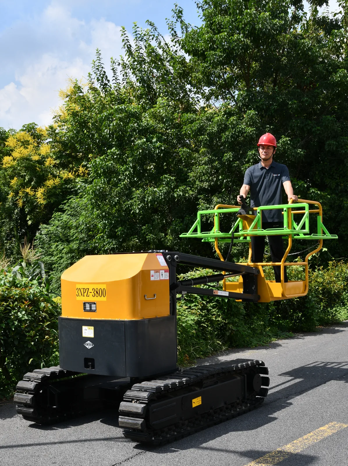 Compact Crawler Mast Lift Series