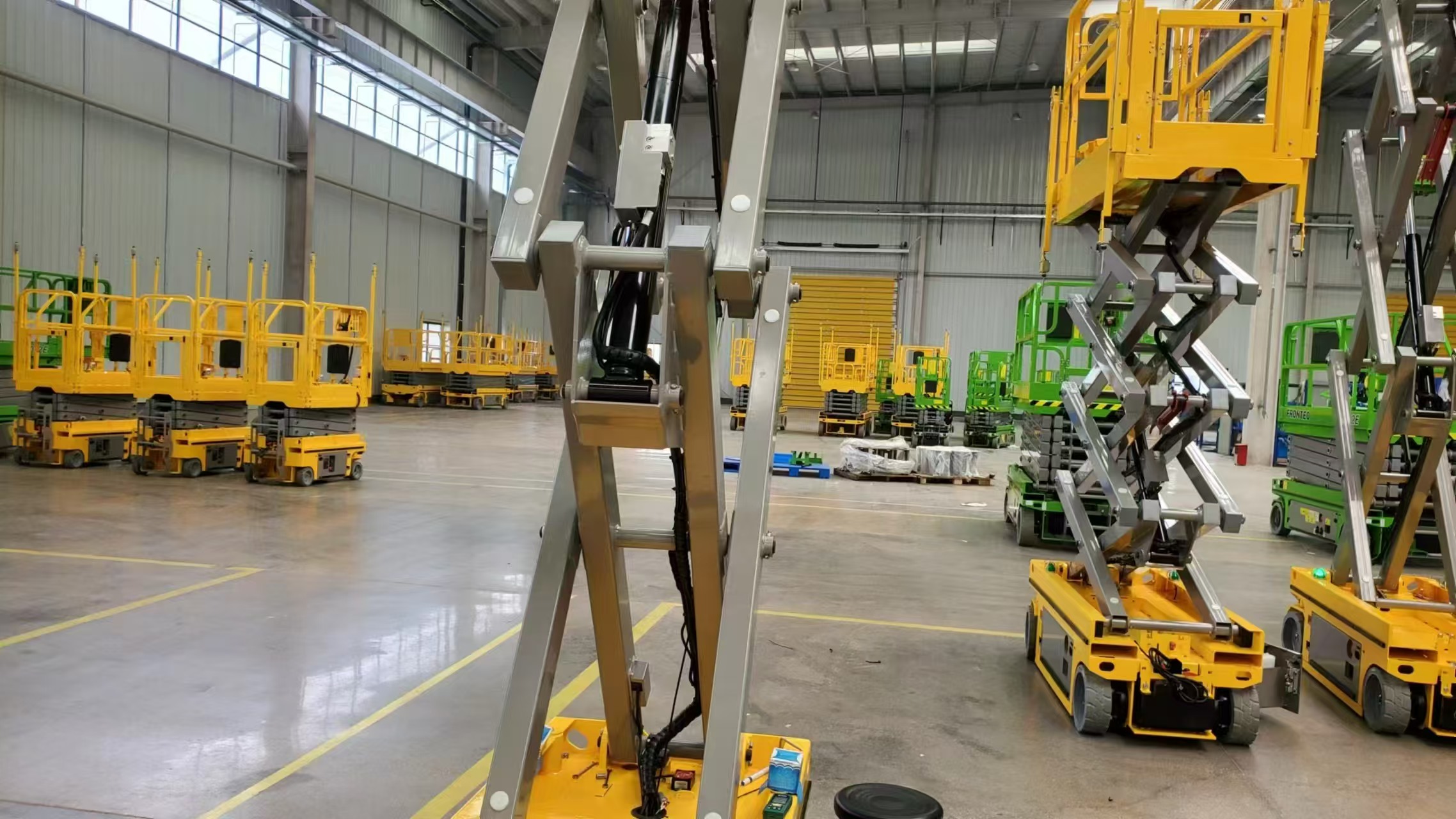 Crawler lift factory production area